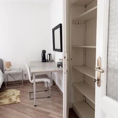 The Attic - Your Space In The City Гостьовий будинок