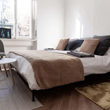 The Attic - Your Space In The City Гостьовий будинок