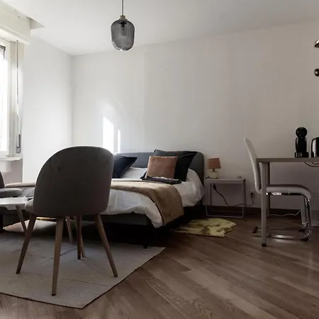 The Attic - Your Space In The City Гостьовий будинок