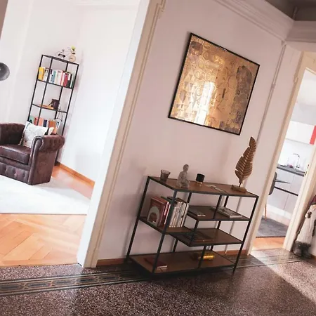 The Attic - Your Space In The City Гостьовий будинок Лугано