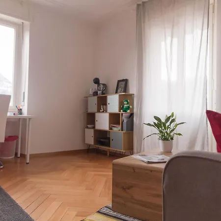 The Attic - Your Space In The City Гостьовий будинок
