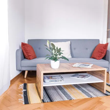 The Attic - Your Space In The City Гостьовий будинок