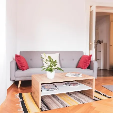 The Attic - Your Space In The City Гостьовий будинок Лугано
