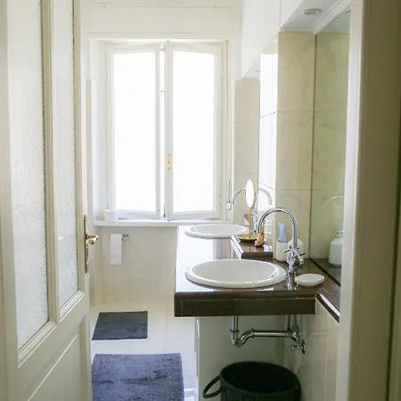 Гостьовий будинок The Attic - Your Space In The City Лугано