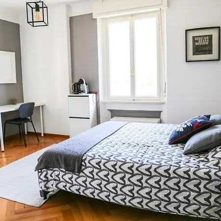 The Attic - Your Space In The City Гостьовий будинок