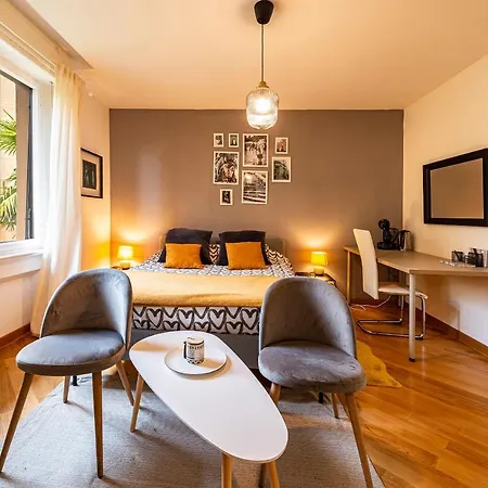 The Attic - Your Space In The City Гостьовий будинок