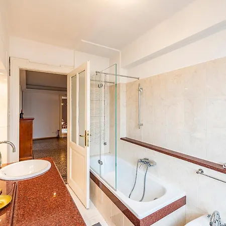 Гостьовий будинок The Attic - Your Space In The City Лугано