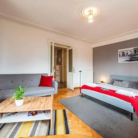 The Attic - Your Space In The City Гостьовий будинок
