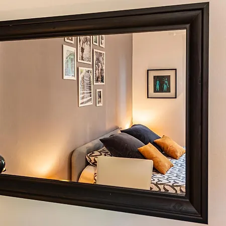 The Attic - Your Space In The City Гостьовий будинок