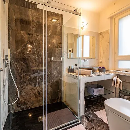 The Attic - Your Space In The City Гостьовий будинок *